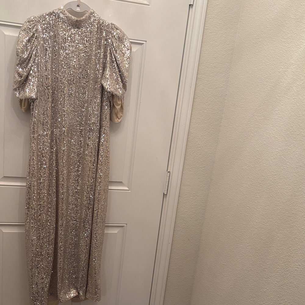 H&M Shimmering Sequin Dress in Gold (pre-loved)